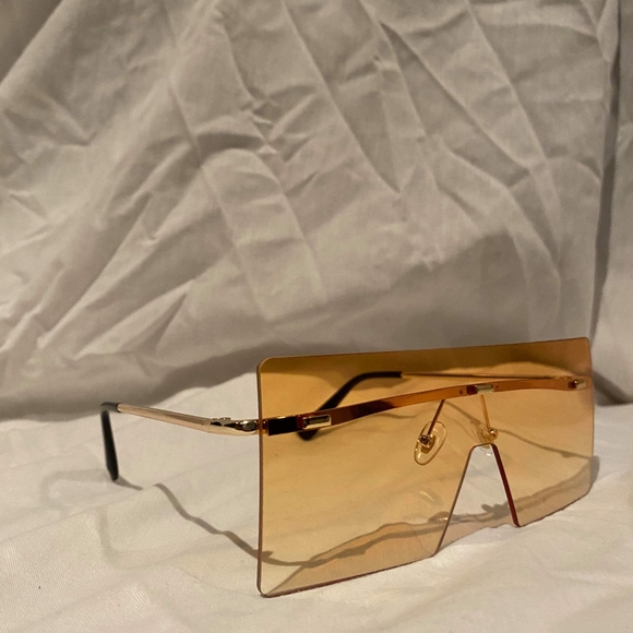 Sunglesses - Picture 2 of 16